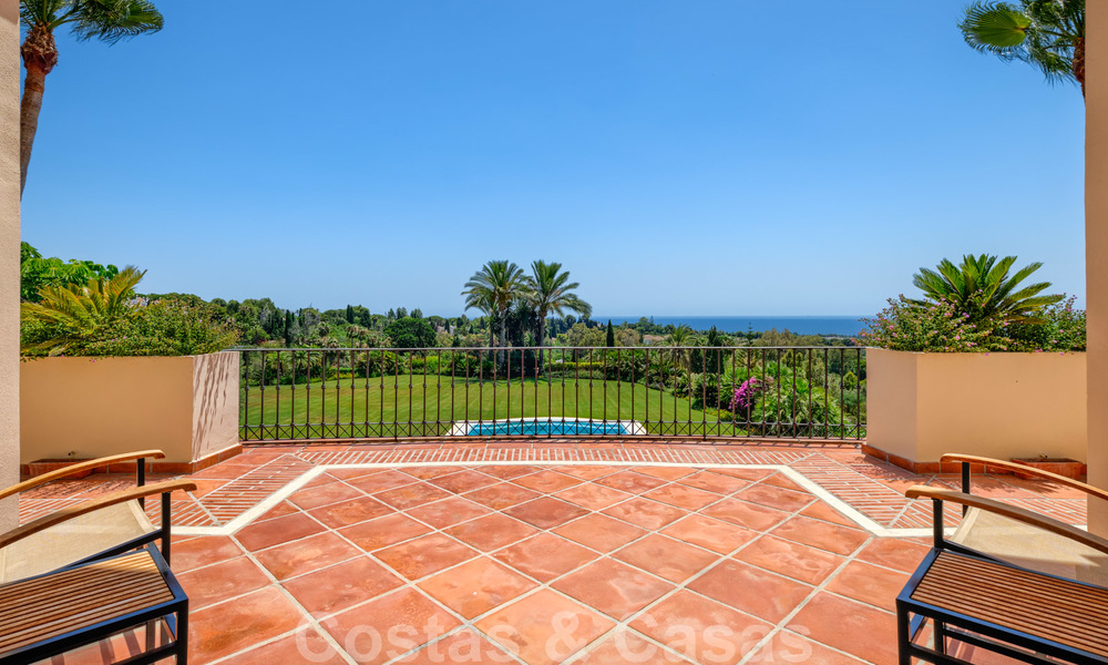 Villa de luxe méditerranéenne classique à vendre avec vue imprenable sur la mer dans une résidence fermée sur le Golden Mile, Marbella 27299