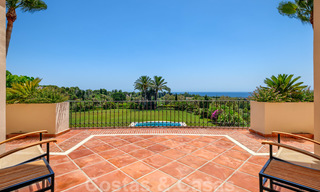 Villa de luxe méditerranéenne classique à vendre avec vue imprenable sur la mer dans une résidence fermée sur le Golden Mile, Marbella 27299 