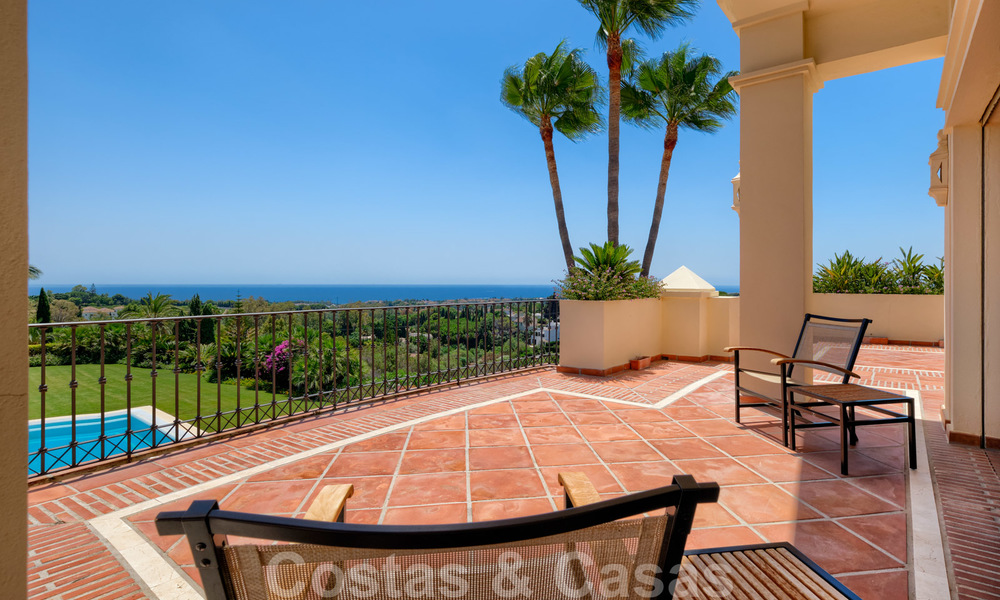 Villa de luxe méditerranéenne classique à vendre avec vue imprenable sur la mer dans une résidence fermée sur le Golden Mile, Marbella 27303