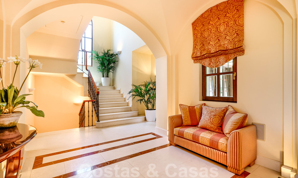 Villa de luxe méditerranéenne classique à vendre avec vue imprenable sur la mer dans une résidence fermée sur le Golden Mile, Marbella 27313