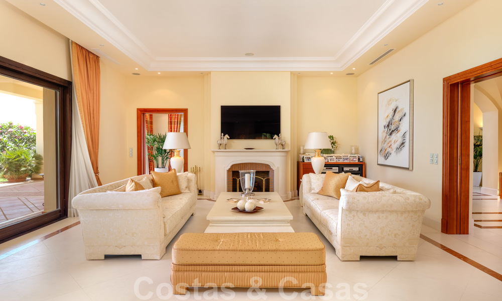 Villa de luxe méditerranéenne classique à vendre avec vue imprenable sur la mer dans une résidence fermée sur le Golden Mile, Marbella 27315