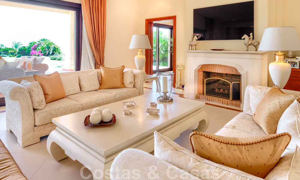 Villa de luxe méditerranéenne classique à vendre avec vue imprenable sur la mer dans une résidence fermée sur le Golden Mile, Marbella 27316
