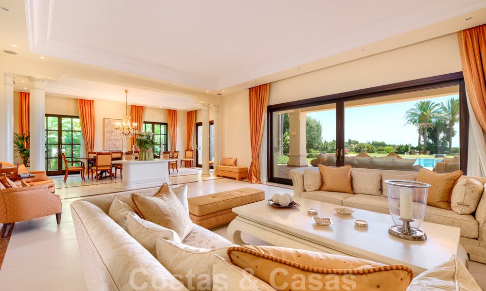 Villa de luxe méditerranéenne classique à vendre avec vue imprenable sur la mer dans une résidence fermée sur le Golden Mile, Marbella 27321