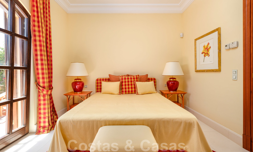 Villa de luxe méditerranéenne classique à vendre avec vue imprenable sur la mer dans une résidence fermée sur le Golden Mile, Marbella 27323