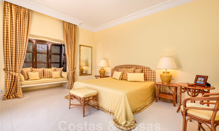 Villa de luxe méditerranéenne classique à vendre avec vue imprenable sur la mer dans une résidence fermée sur le Golden Mile, Marbella 27324 