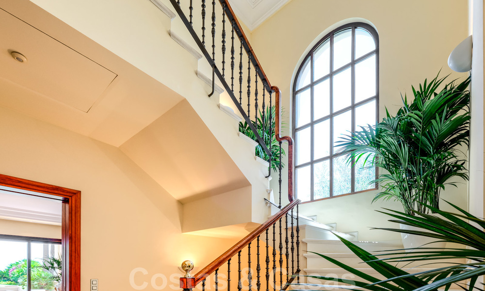 Villa de luxe méditerranéenne classique à vendre avec vue imprenable sur la mer dans une résidence fermée sur le Golden Mile, Marbella 27326