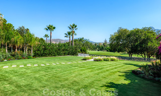 Villa moderne neuve exclusive à vendre, directement sur le terrain de golf de Las Brisas, dans la vallée du golf de Nueva Andalucia, à Marbella 27434 