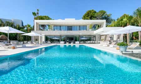 Villa moderne neuve exclusive à vendre, directement sur le terrain de golf de Las Brisas, dans la vallée du golf de Nueva Andalucia, à Marbella 27435
