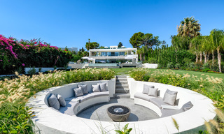 Villa moderne neuve exclusive à vendre, directement sur le terrain de golf de Las Brisas, dans la vallée du golf de Nueva Andalucia, à Marbella 27438 