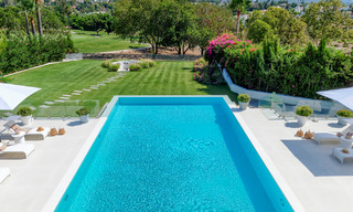 Villa moderne neuve exclusive à vendre, directement sur le terrain de golf de Las Brisas, dans la vallée du golf de Nueva Andalucia, à Marbella 27446 