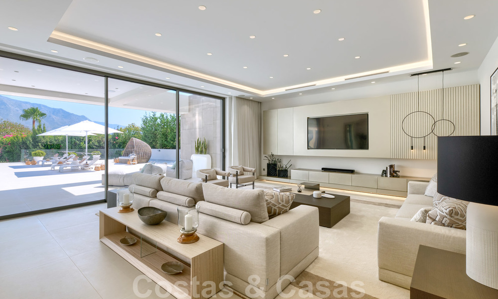 Villa moderne neuve exclusive à vendre, directement sur le terrain de golf de Las Brisas, dans la vallée du golf de Nueva Andalucia, à Marbella 27447