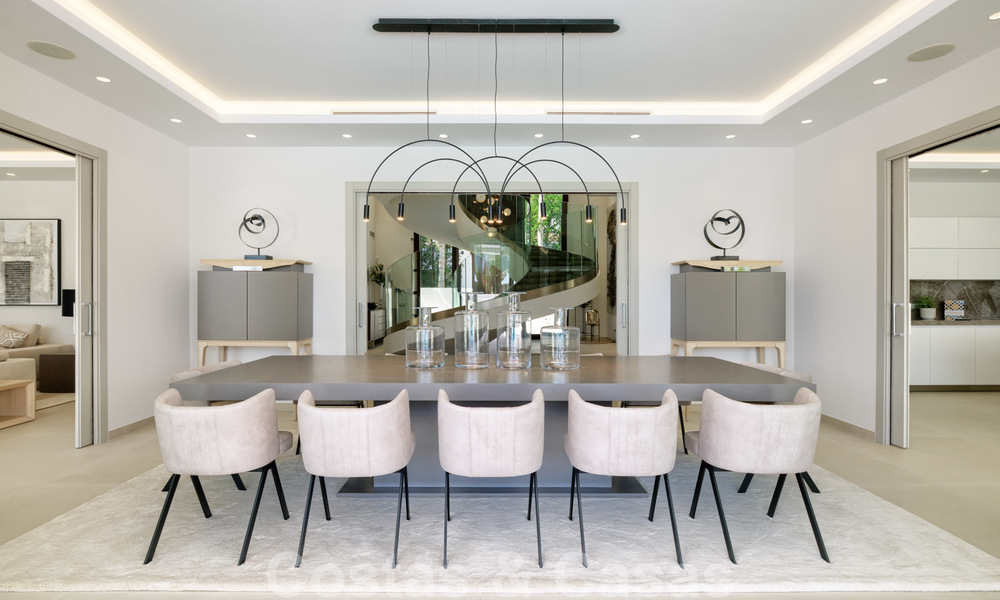 Villa moderne neuve exclusive à vendre, directement sur le terrain de golf de Las Brisas, dans la vallée du golf de Nueva Andalucia, à Marbella 27451