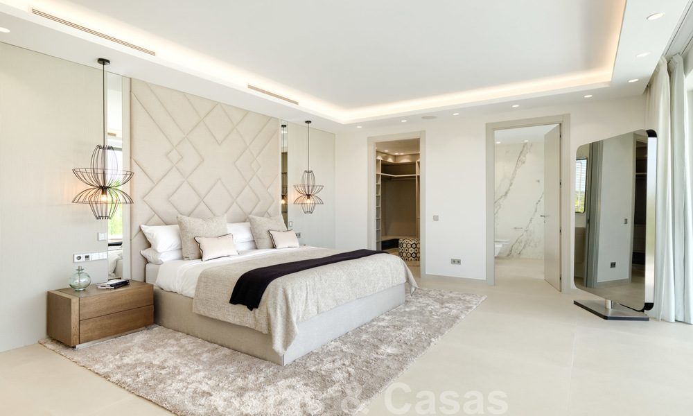 Villa moderne neuve exclusive à vendre, directement sur le terrain de golf de Las Brisas, dans la vallée du golf de Nueva Andalucia, à Marbella 27473