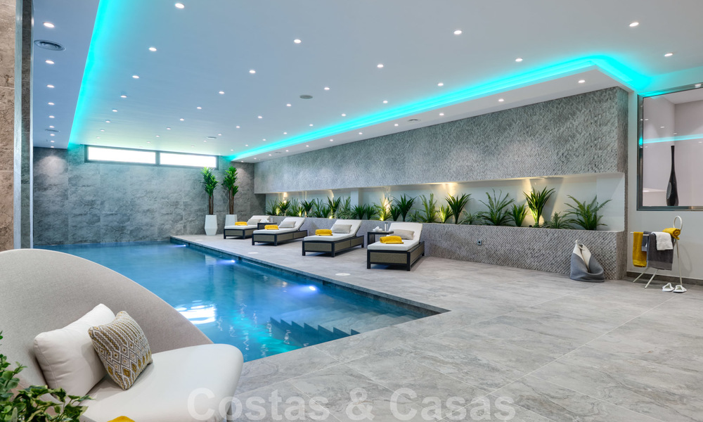 Villa moderne neuve exclusive à vendre, directement sur le terrain de golf de Las Brisas, dans la vallée du golf de Nueva Andalucia, à Marbella 27486
