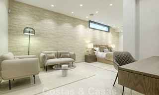 Villa moderne neuve exclusive à vendre, directement sur le terrain de golf de Las Brisas, dans la vallée du golf de Nueva Andalucia, à Marbella 27496 