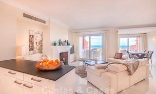 Appartement penthouse de luxe avec vue panoramique sur toute la côte à vendre, à proximité des commodités et du golf, Benahavis - Marbella 27501 