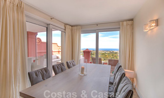 Appartement penthouse de luxe avec vue panoramique sur toute la côte à vendre, à proximité des commodités et du golf, Benahavis - Marbella 27506 