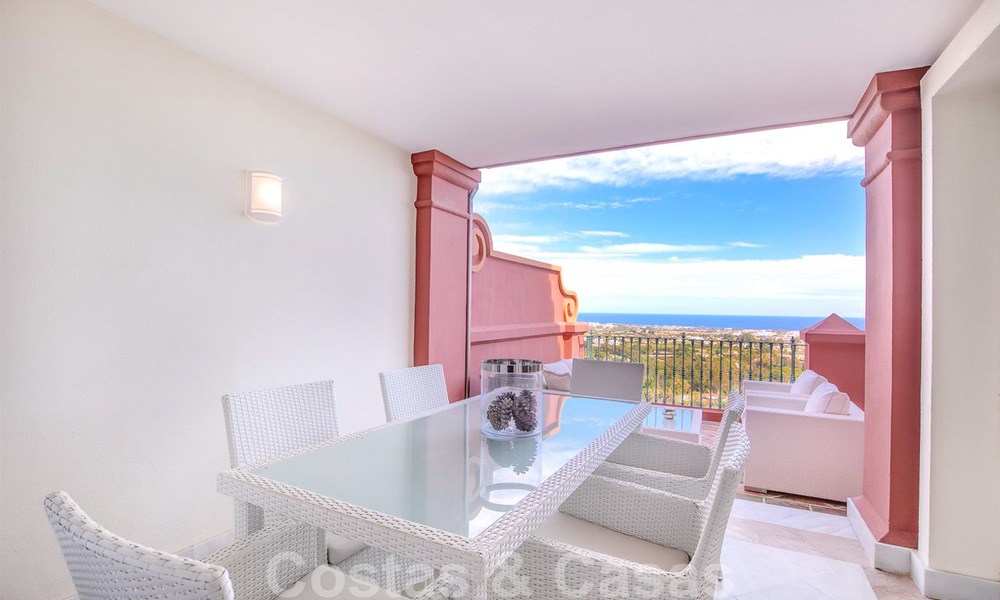 Appartement penthouse de luxe avec vue panoramique sur toute la côte à vendre, à proximité des commodités et du golf, Benahavis - Marbella 27522