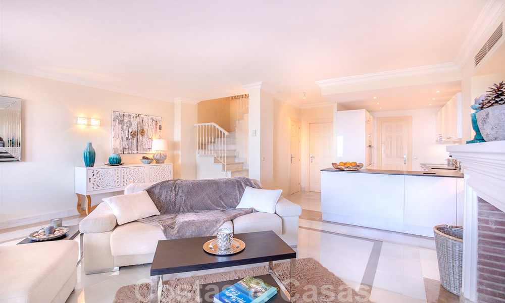 Appartement penthouse de luxe avec vue panoramique sur toute la côte à vendre, à proximité des commodités et du golf, Benahavis - Marbella 27523