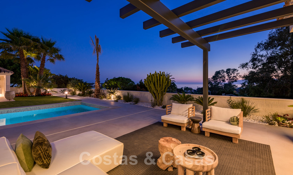 Villa contemporaine méditerranéenne avec vue sur la mer, prête à emménager, à vendre à quelques pas de la plage et de toutes les commodités, côté plage Elviria à Marbella 27529