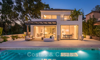 Villa contemporaine méditerranéenne avec vue sur la mer, prête à emménager, à vendre à quelques pas de la plage et de toutes les commodités, côté plage Elviria à Marbella 27536 
