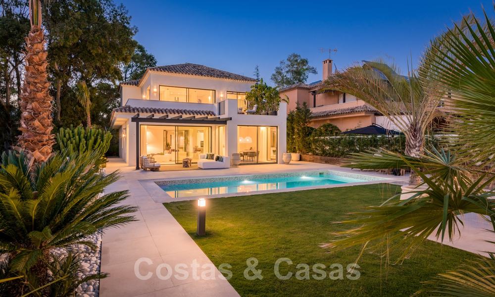 Villa contemporaine méditerranéenne avec vue sur la mer, prête à emménager, à vendre à quelques pas de la plage et de toutes les commodités, côté plage Elviria à Marbella 27537