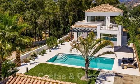 Villa contemporaine méditerranéenne avec vue sur la mer, prête à emménager, à vendre à quelques pas de la plage et de toutes les commodités, côté plage Elviria à Marbella 27543