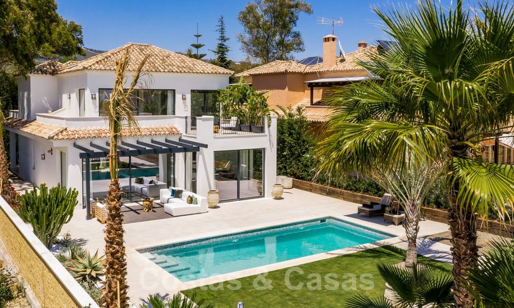 Villa contemporaine méditerranéenne avec vue sur la mer, prête à emménager, à vendre à quelques pas de la plage et de toutes les commodités, côté plage Elviria à Marbella 27544