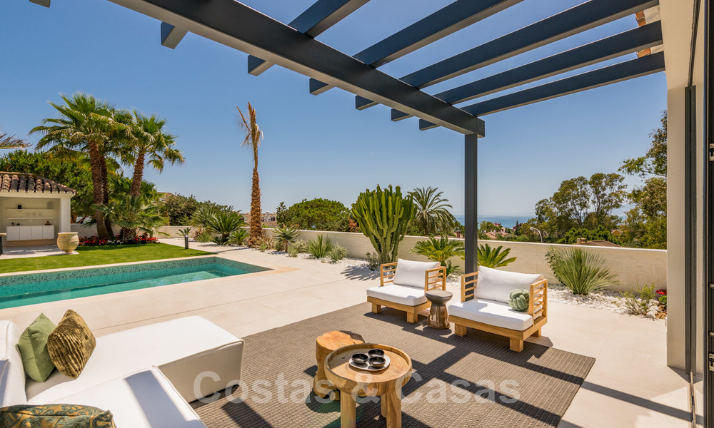 Villa contemporaine méditerranéenne avec vue sur la mer, prête à emménager, à vendre à quelques pas de la plage et de toutes les commodités, côté plage Elviria à Marbella 27546