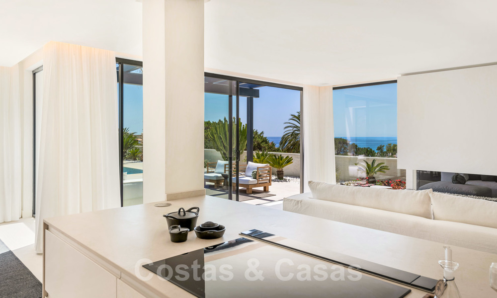 Villa contemporaine méditerranéenne avec vue sur la mer, prête à emménager, à vendre à quelques pas de la plage et de toutes les commodités, côté plage Elviria à Marbella 27554
