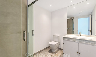 Nouvelles maisons modernes à vendre avec vue panoramique sur la montagne et la mer dans une urbanisation entourée par la nature à Marbella Est 27578 