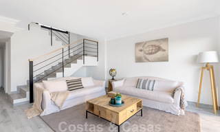 Nouvelles maisons modernes à vendre avec vue panoramique sur la montagne et la mer dans une urbanisation entourée par la nature à Marbella Est 27581 