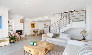 Nouvelles maisons modernes à vendre avec vue panoramique sur la montagne et la mer dans une urbanisation entourée par la nature à Marbella Est 27582 