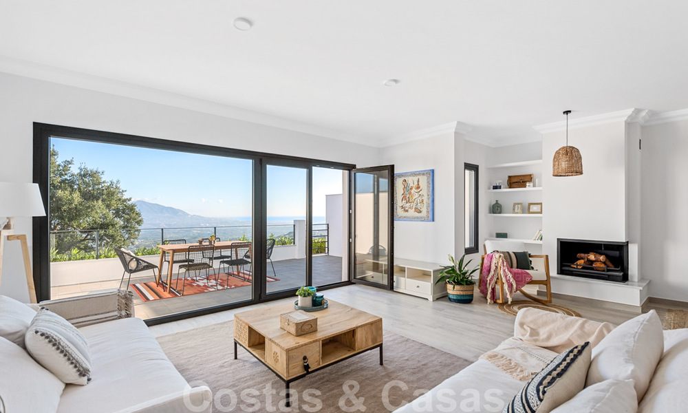 Nouvelles maisons modernes à vendre avec vue panoramique sur la montagne et la mer dans une urbanisation entourée par la nature à Marbella Est 27583