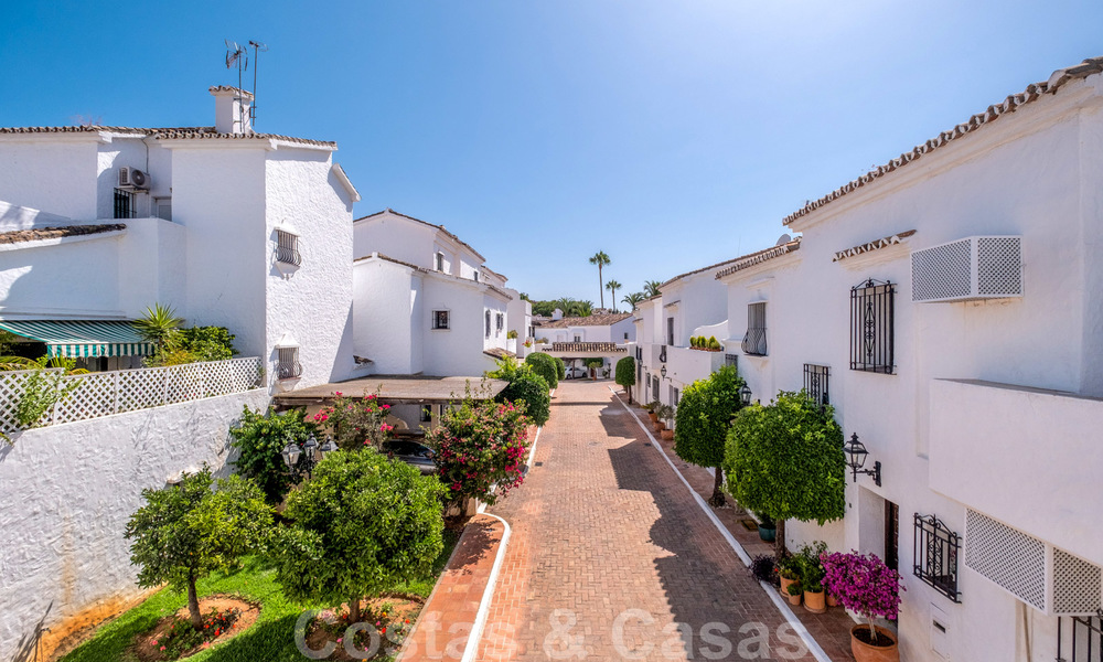 Propriété magnifiquement rénovée avec 4 chambres à coucher à proximité des commodités locales et de Puerto Banus à Marbella 27606
