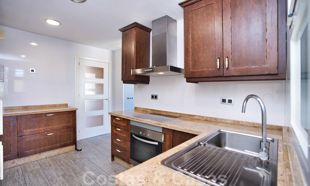 Appartement penthouse de 5 chambres à coucher en vente sur le Golden Mile, à quelques pas de la plage et de la ville de Marbella 27660