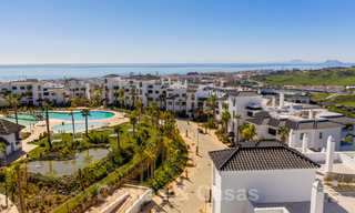 Nouveaux appartements modernes avec vue panoramique sur la montagne et la mer à vendre dans les collines d'Estepona 27743 