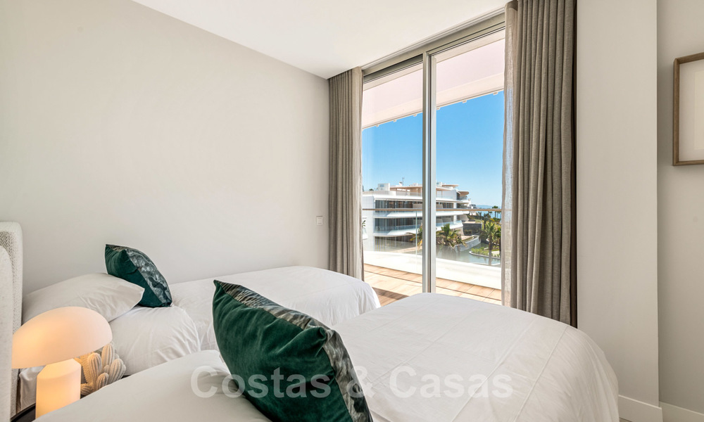 Penthouses modernes de luxe en première ligne de plage à vendre à Estepona, Costa del Sol. Prêt à emménager. Promotion! 27772