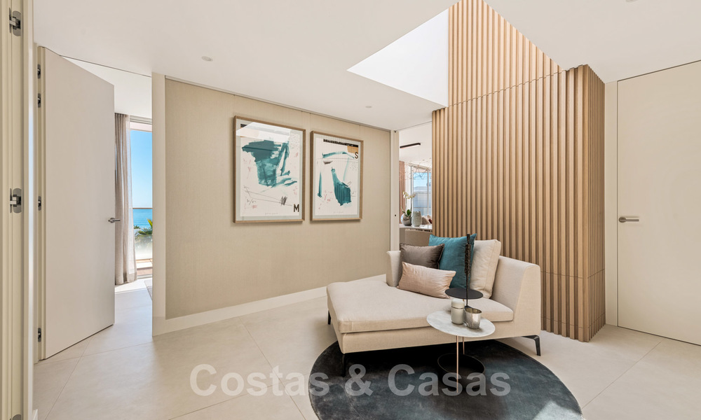 Penthouses modernes de luxe en première ligne de plage à vendre à Estepona, Costa del Sol. Prêt à emménager 27773