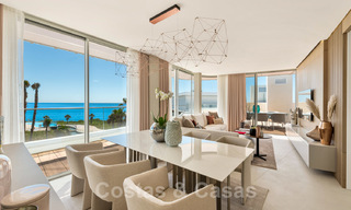Penthouses modernes de luxe en première ligne de plage à vendre à Estepona, Costa del Sol. Prêt à emménager 27776 