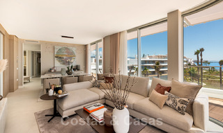 Penthouses modernes de luxe en première ligne de plage à vendre à Estepona, Costa del Sol. Prêt à emménager. Promotion! 27778 