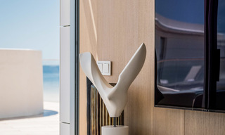 Penthouses modernes de luxe en première ligne de plage à vendre à Estepona, Costa del Sol. Prêt à emménager 27791 