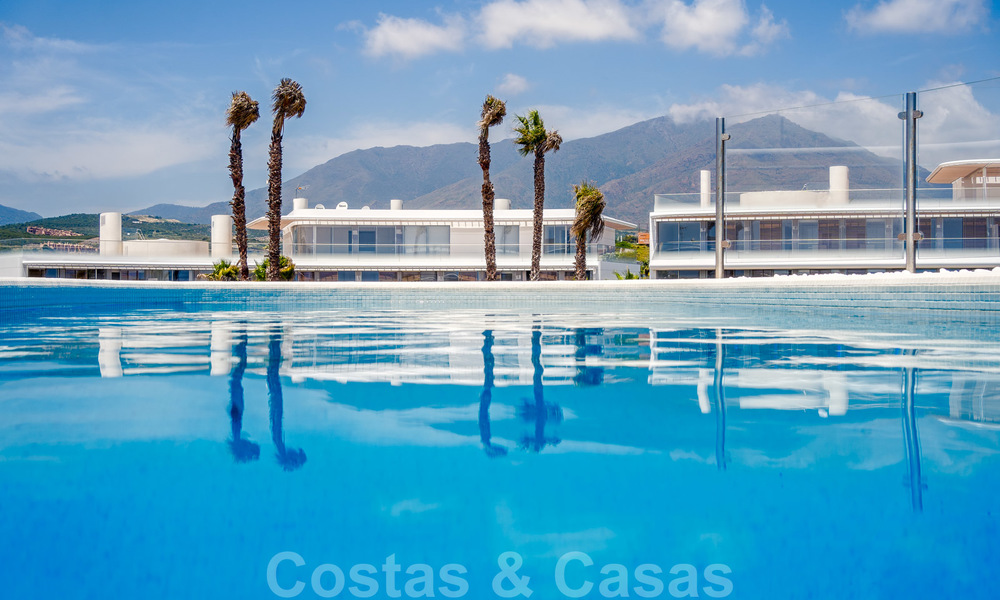 Appartements modernes de luxe en première ligne de plage à vendre à Estepona, Costa del Sol. Prêt à emménager 27836