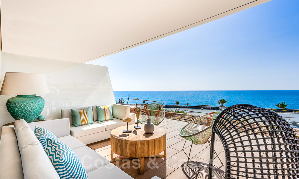 Appartements modernes de luxe en première ligne de plage à vendre à Estepona, Costa del Sol. Prêt à emménager 27837