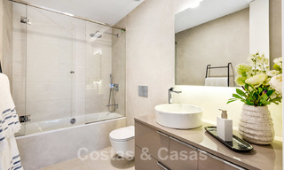 Appartements modernes de luxe en première ligne de plage à vendre à Estepona, Costa del Sol. Prêt à emménager 27838 
