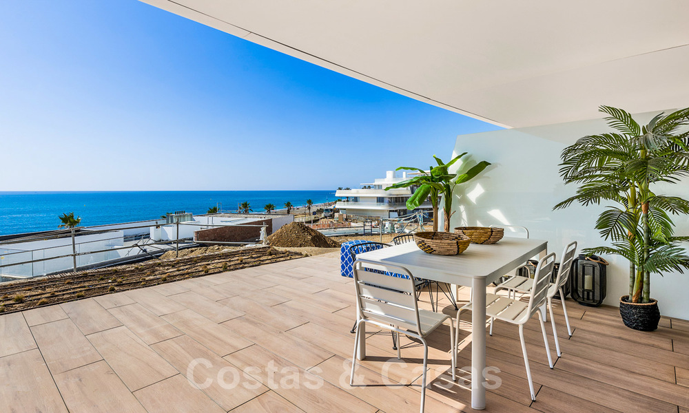 Appartements modernes de luxe en première ligne de plage à vendre à Estepona, Costa del Sol. Prêt à emménager 27842