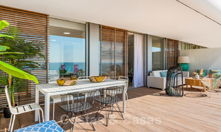 Appartements modernes de luxe en première ligne de plage à vendre à Estepona, Costa del Sol. Prêt à emménager 27843 