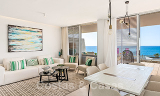 Appartements modernes de luxe en première ligne de plage à vendre à Estepona, Costa del Sol. Prêt à emménager 27855 
