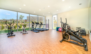 Appartements modernes de luxe en première ligne de plage à vendre à Estepona, Costa del Sol. Prêt à emménager 27861 