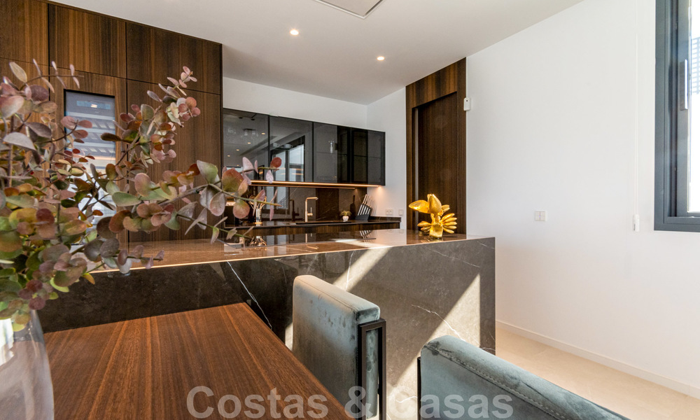 Exquise villa moderne avec de magnifiques vues sur la mer à vendre, Nueva Andalucia, Marbella 28090